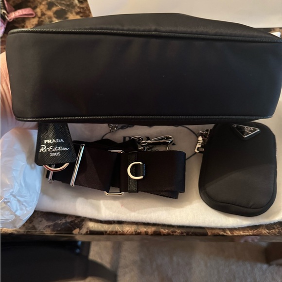 Prada Re-Edition 2005 handbag - Picture 4 of 12